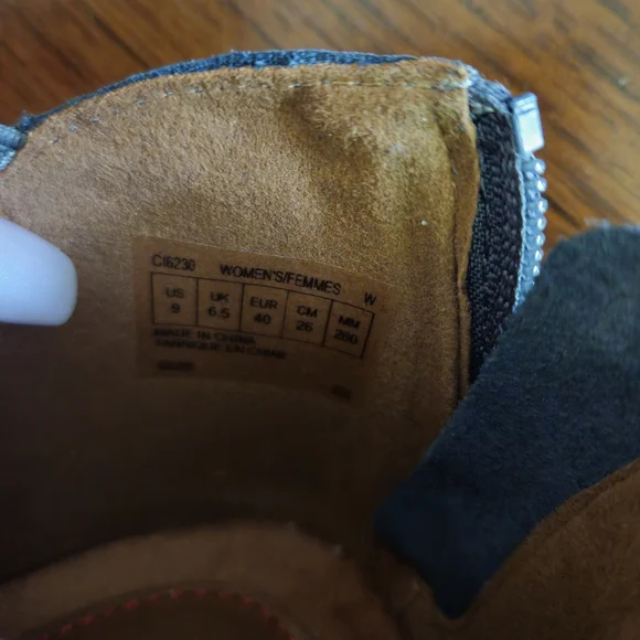 Cobb Hill Pale Blue Webbed Bootie 9 Wide - Picture 2 of 8